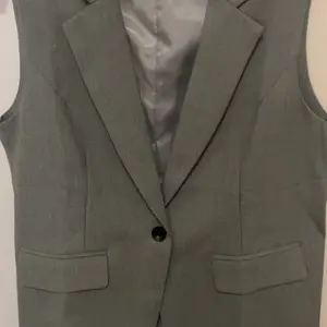Women's Solid Button Front Lapel Neck Vest Blazer, Minimalist Casual Pocket Design Waistcoat for Work Office Business Formal, Ladies Spring & Fall Clothes, Casual Plain Waistcoat, Womenswear