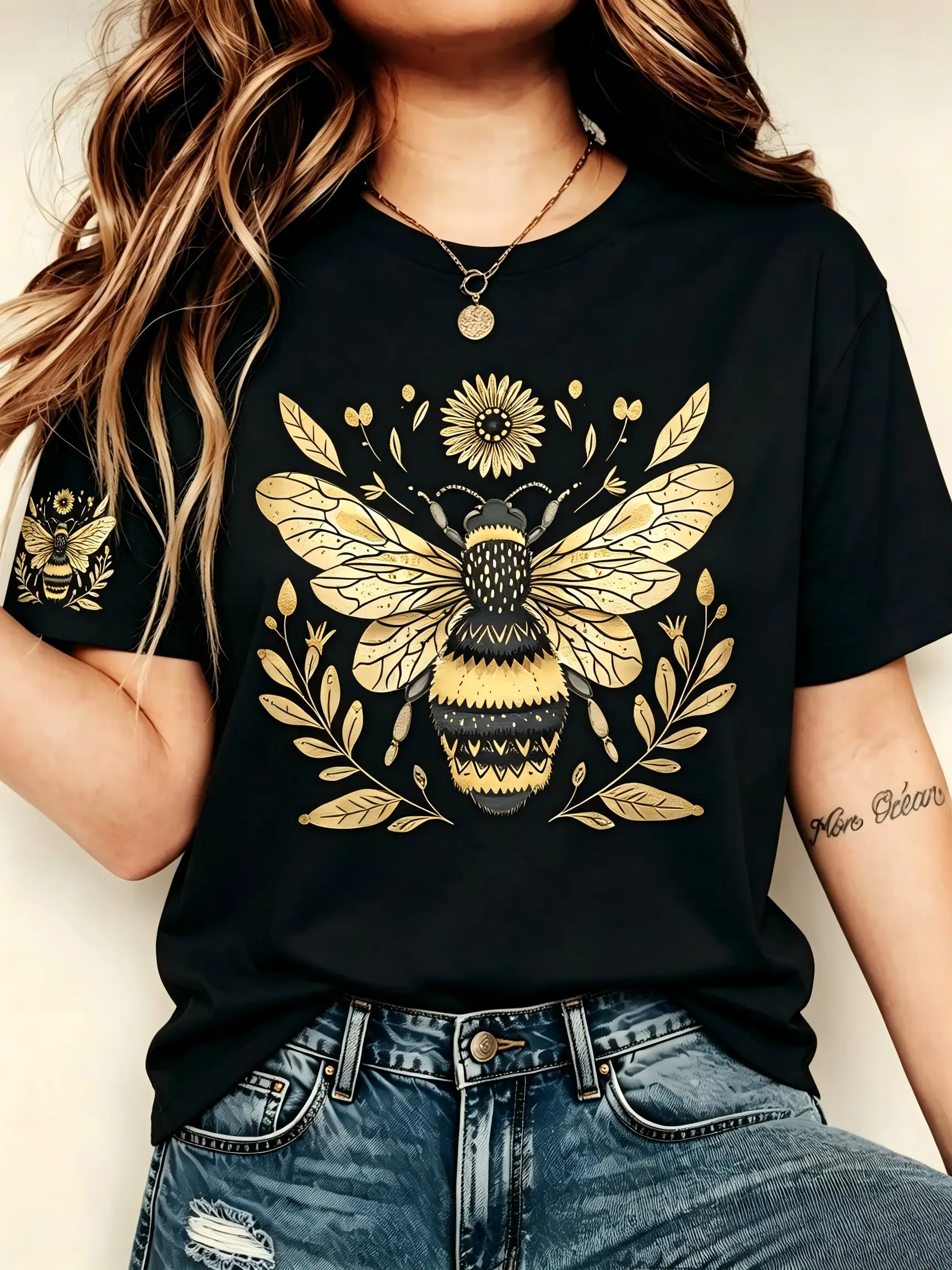 Women's Vintage Gold Bee Print Pure Cotton Crewneck Short-Sleeve T-Shirt - Boho Wildflower Floral Top for Garden Lovers' Daily Wear