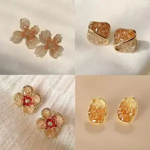Crystal Flower Gradient Stud Earrings - Where Elegance Meets Sparkle