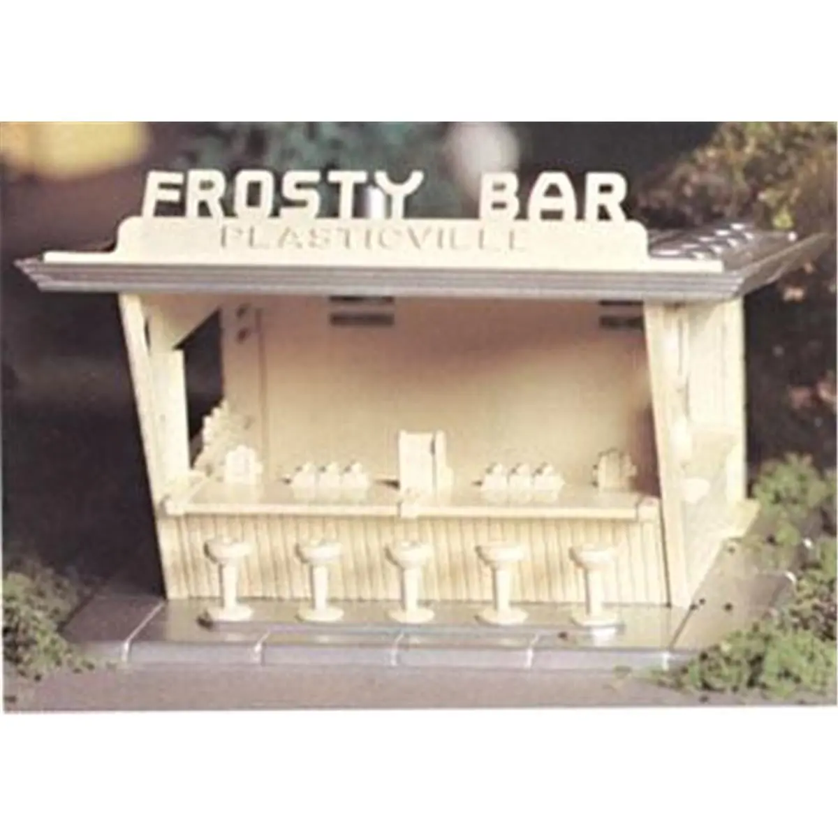Bachmann O Scale Frosty Bar Building Kit for Arts and Crafts, Easy Snap-Fit Assembly, No Glue Needed, Realistic Detail Small Animal Toy