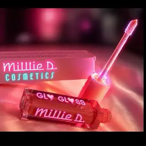 Millie D. Cosmetics Glo Gloss | LED Light & Mirror Lip Gloss | Multiple Shades