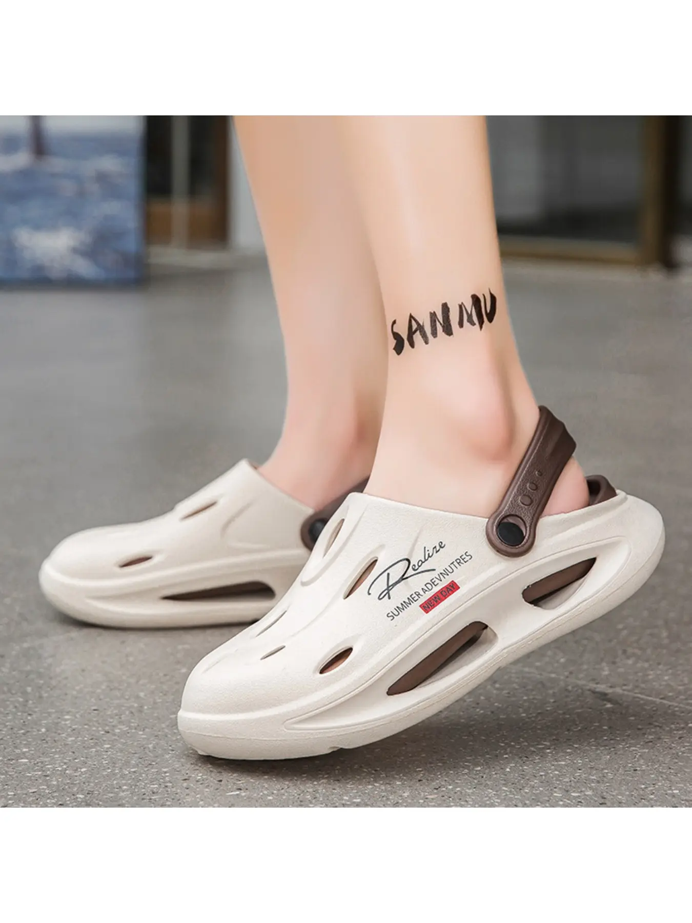 A pair of men's two-tone platform clogs with adjustable strap and massage insole, hollow breathable design, multiple color options, suitable for daily casual wear.