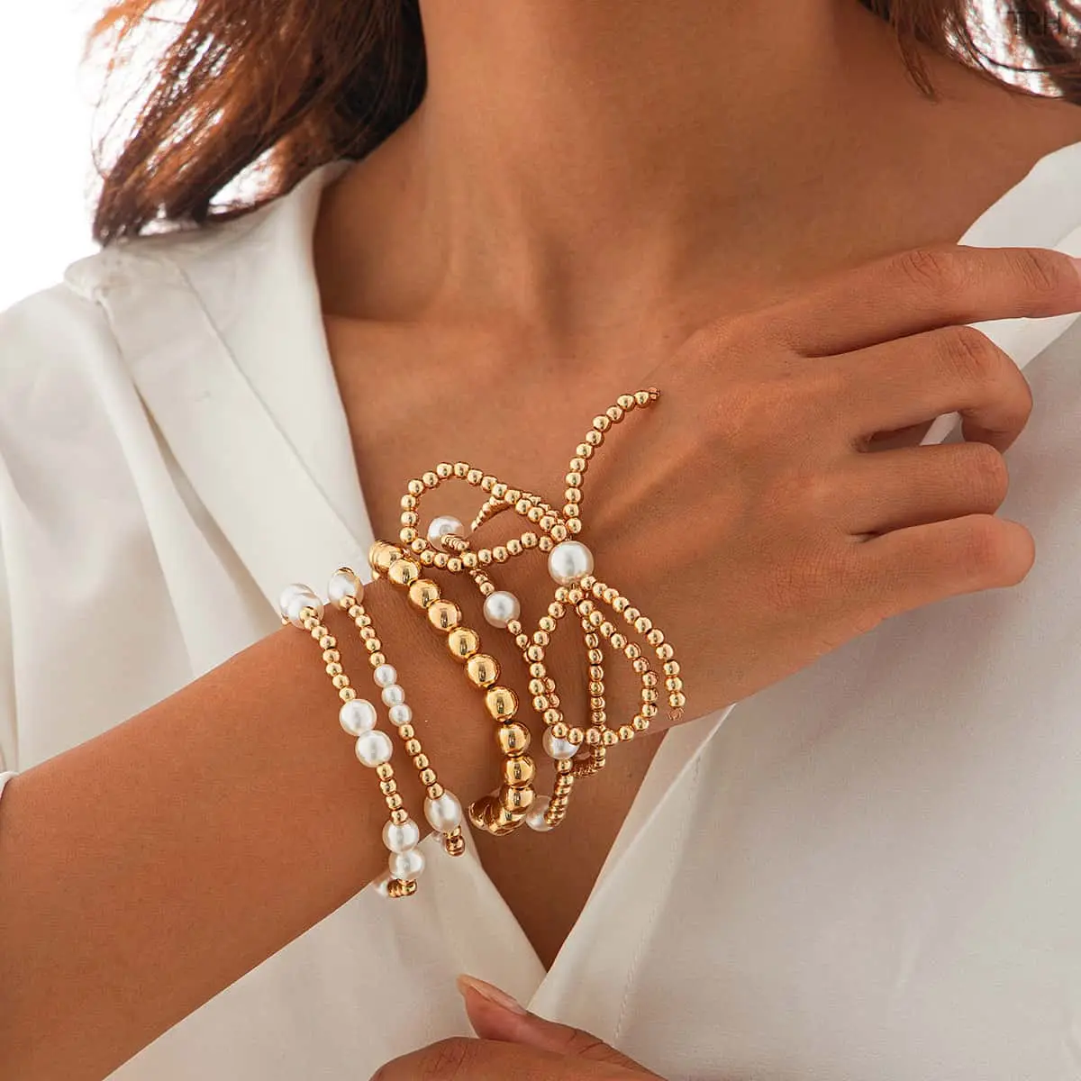 5Pcs Bow Beaded Stackable Bracelet Set, Trendy Faux Pearl Multi‑Layer Bangle, Dainty Gold Bead Wrist Jewelry, Sweet Aesthetic Accessory for Women Daily Dating Party Vacation Gift