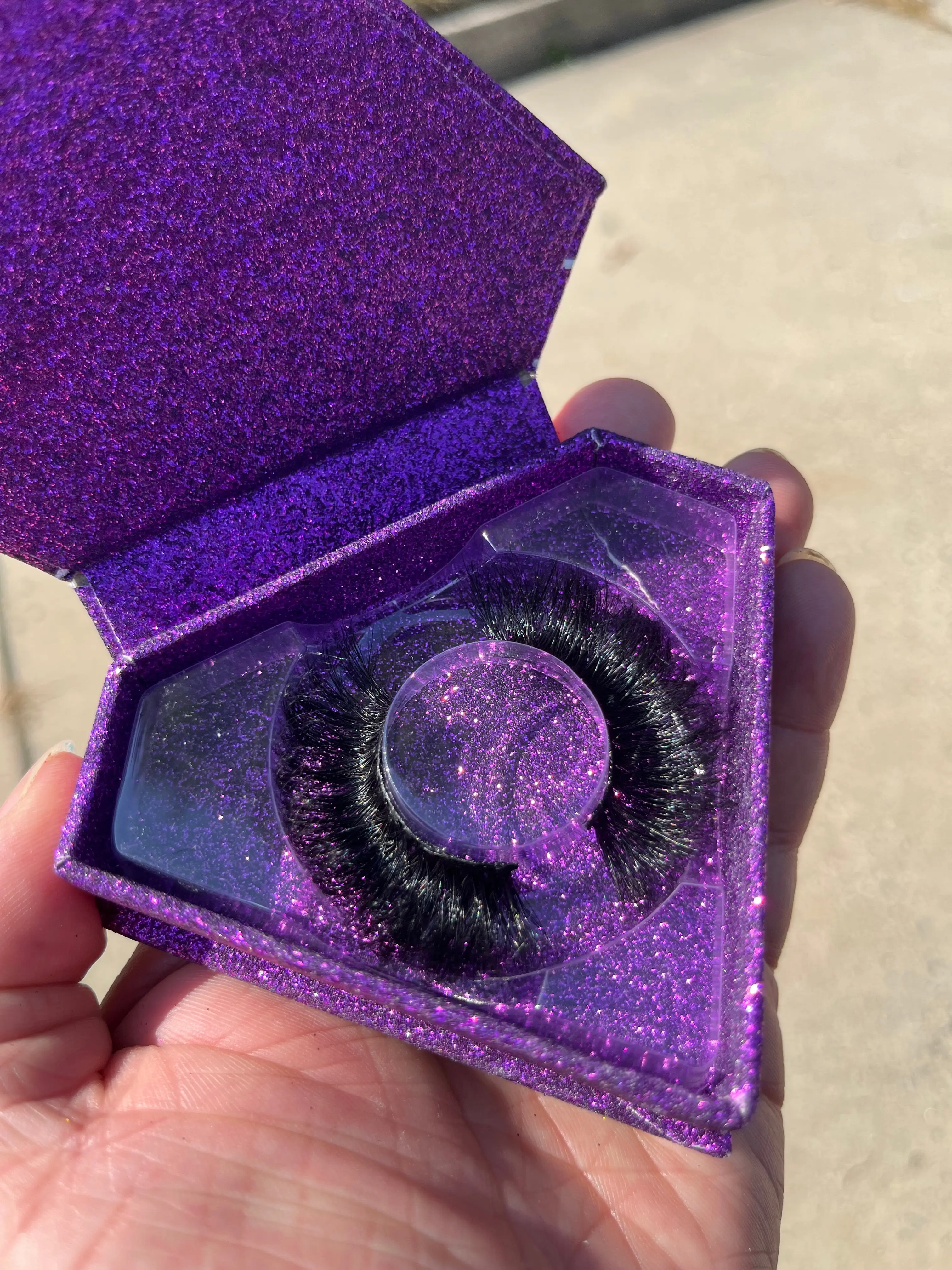 25MM LAVISH VOLUME LASHES- Fluffy & Soft Like Your Natural Lashes- Made From Premium Material