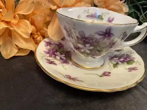 Petite Victorian Violet Teacup Candle
