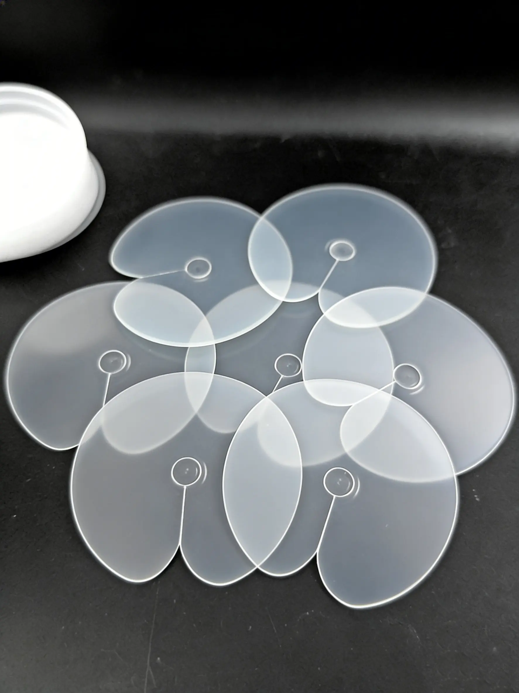 Single Hole Heat Shield for Hair Extensions, Heat Protection, Fusion Glue Protector, Fusion Glue Guard, Scalp Heat Insulation Pad, Scalp Safety, Hair Extension Tool, Attachment, Single Hole Design, Clear