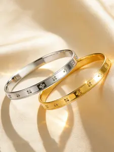 Luxurious Zirconia Four-Leaf Clover Bangle Bracelet, Elegant Women's Fashion Jewelry, Perfect for Daily Wear and Parties, Birthday Gift