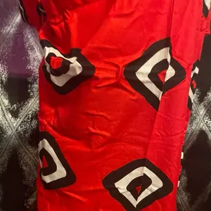 Red background black diamond pattern Baati