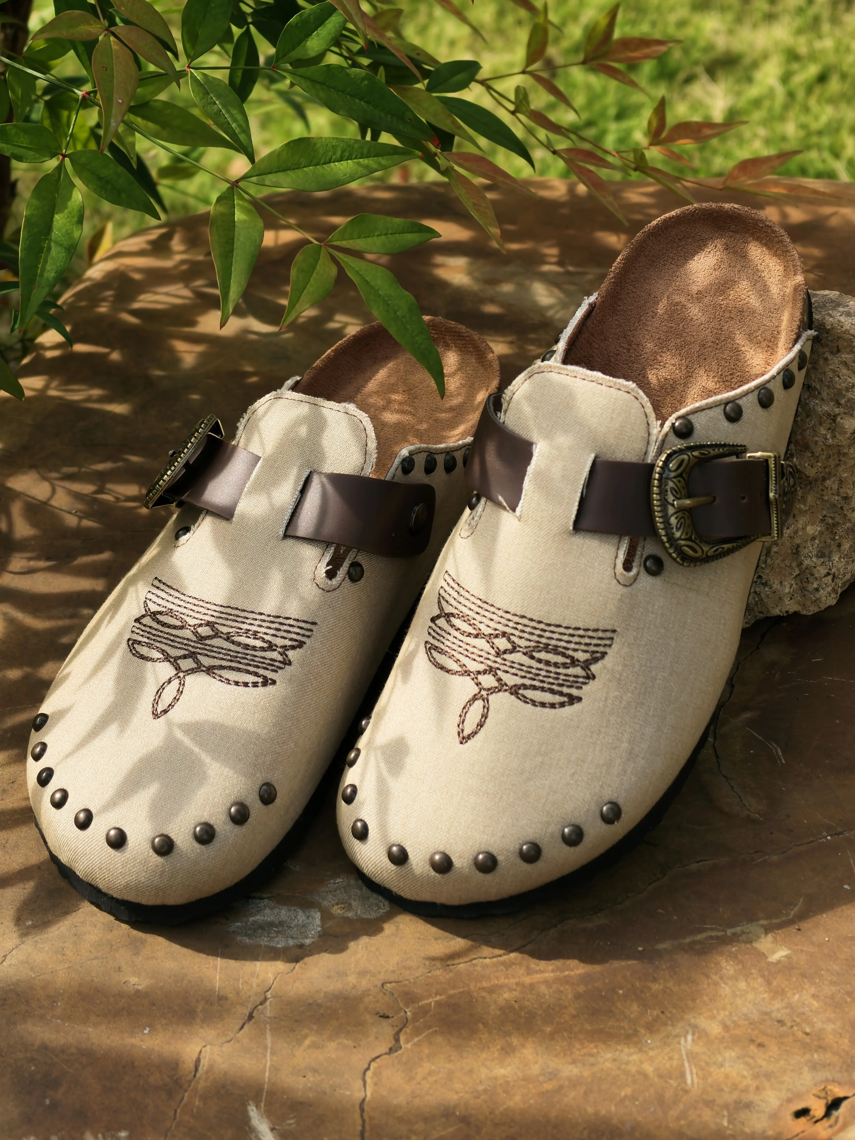 Unisex Beige Casual Shoes Western Embroidered Mules Closed Toe Cork Footbed Sandals Adjustable Buckle Strap Footwear For Men And Women Indoor Outdoor Walking Round Toe Flat Heel Wear Resistant Anti Slip Soft Sole Cowboy Cowgirl Basic Style