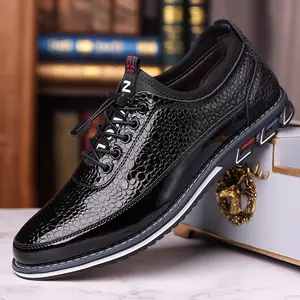 These classic men's pointed-toe business-casual shoes feature a lustrous finish and are available in a variety of colors. Suitable for all seasons, they are the perfect choice for office commutes and formal occasions.