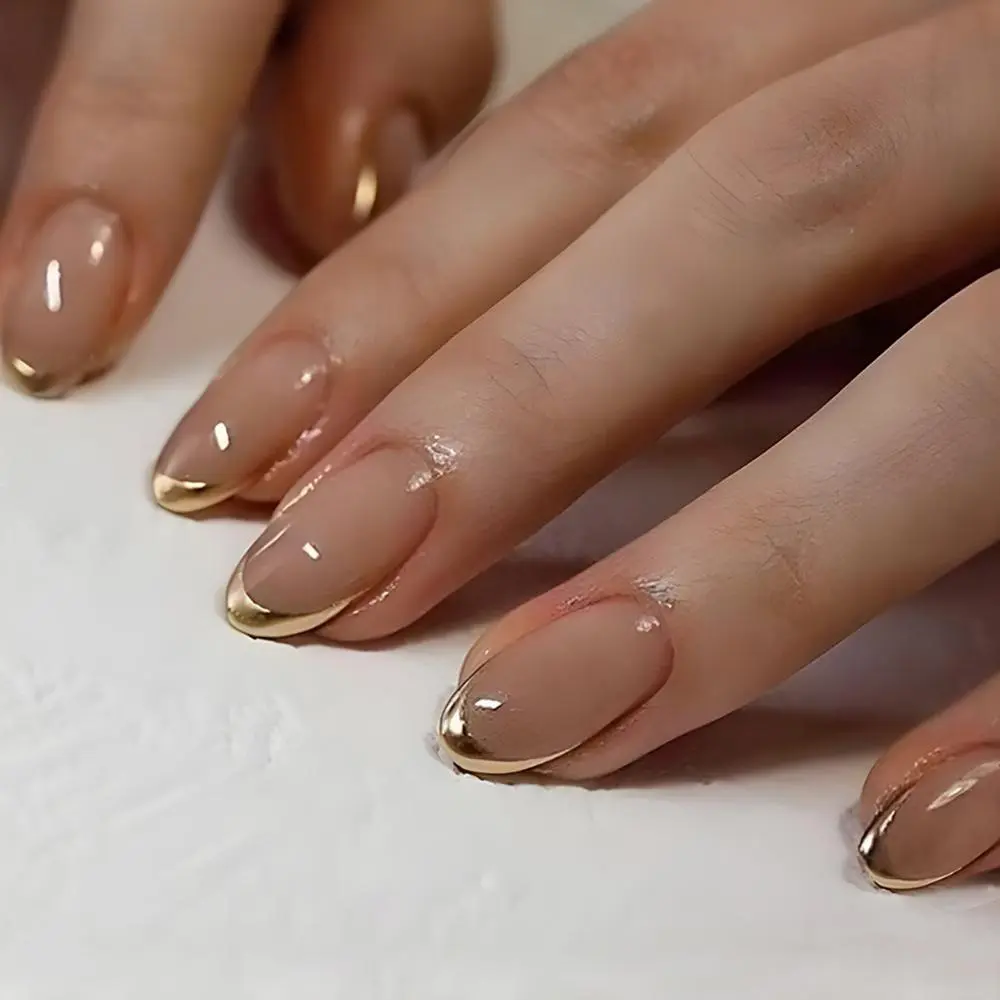 Gold-rimmed French-style press-on nails – minimalist, sophisticated false nail tips (medium-short length)