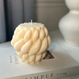 Knot Candle Minimalist Soy Wax – Decorative Sculptural Candle for Home Decor