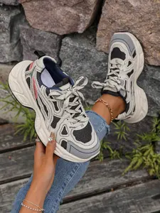 Summer Women's Ultra-Light Dad Shoes, 2026 New Mesh Breathable Thick Sole Height-Boosting Sports Casual Sneaker Shoes, Trendy Style Footwear