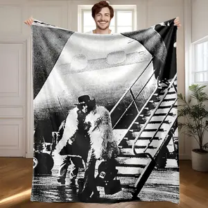 1 piece Michael Jackson stepping off the plane at the airport themed flannel blanket - All-season comfortable flannel blanket, modern style, suitable for sofas and beds, digitally printed pattern, super soft and warm, 100% polyester material