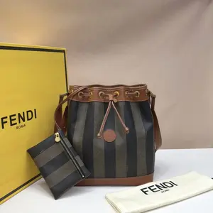 Pre-owned FENDI Cow leather Shoulder Bags 7.8'' R2009 Shoulder Bag C11929697017 0401 T4 Kay