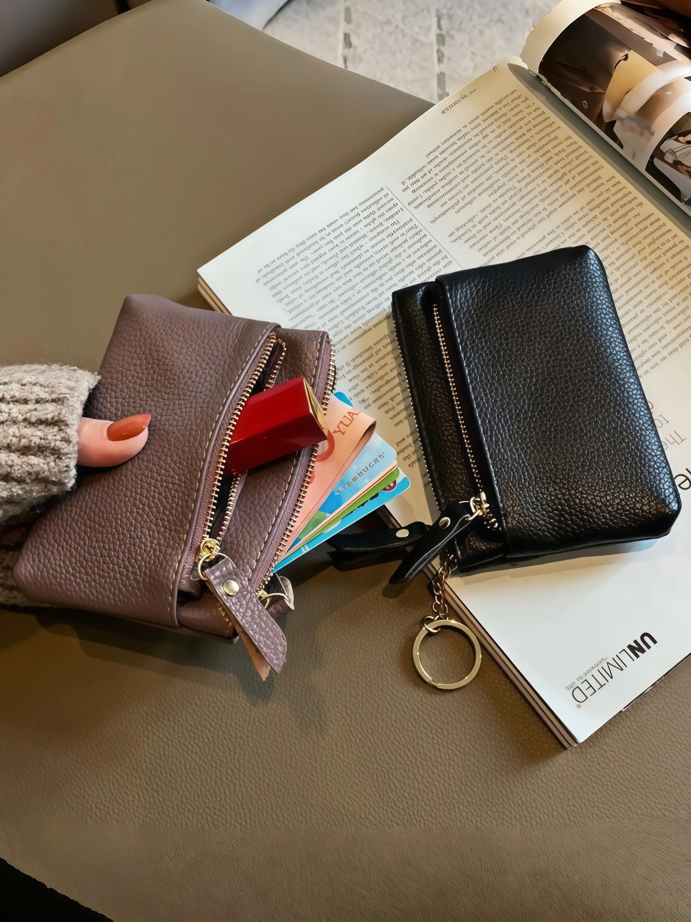Elegant Mini Wallet, Leather Zipper Wallet, High-Quality Alligator Leather Design, Multiple Colors Available, Keychain Included, Compact Card Holder & Coin Purse, Leather Card Holders