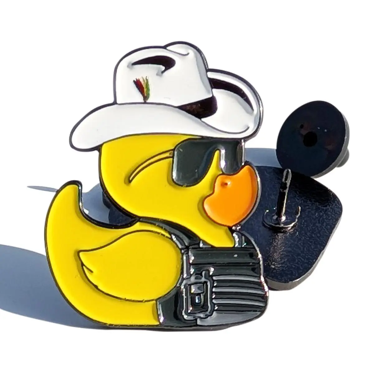 Pin Patito Belico Pin for Caps Clothing Enamel Badge Cowboy Duck Pin Rubber Duck
