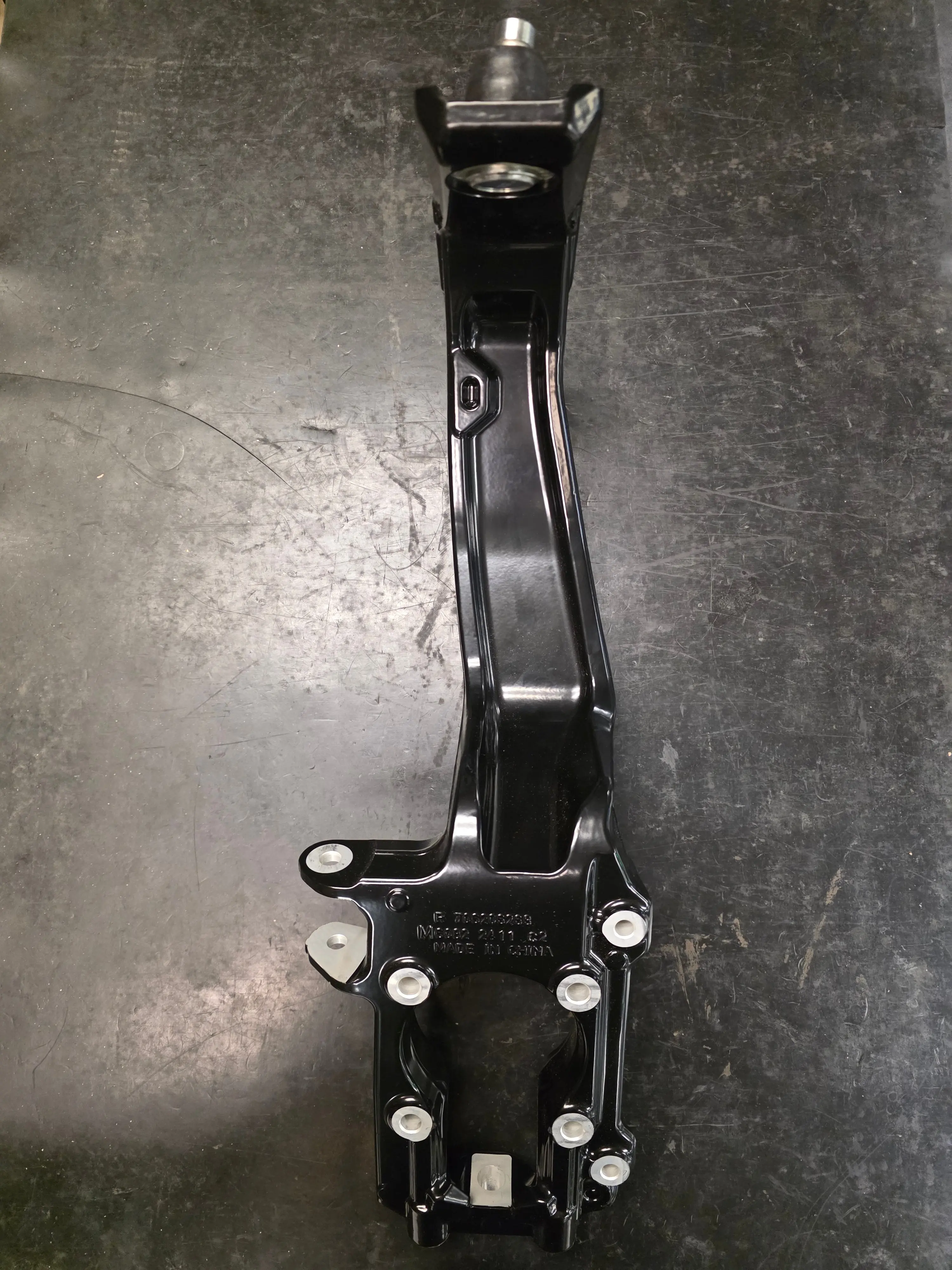 Maverick R Deep Black Front Right Knuckle