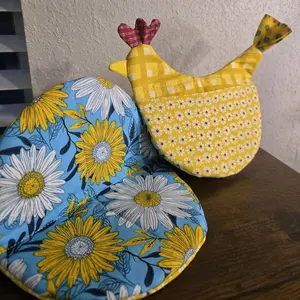 Yellow and blue flower chicken potholders