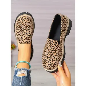 Women’s four-season round-toe thick-sole slip-on leopard print casual shoes, comfortable and suitable for daily wear and travel