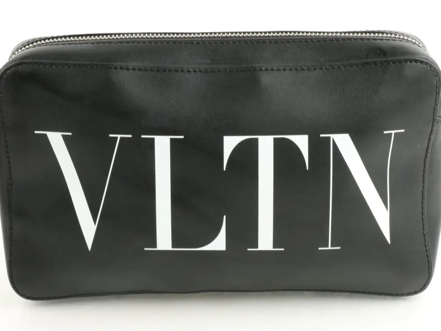 Pre-owned Valentino Leather Crossbody Bags VLTN Black Crossbody Bag Versatile Design, Compact Size, Ideal for Everyday Use