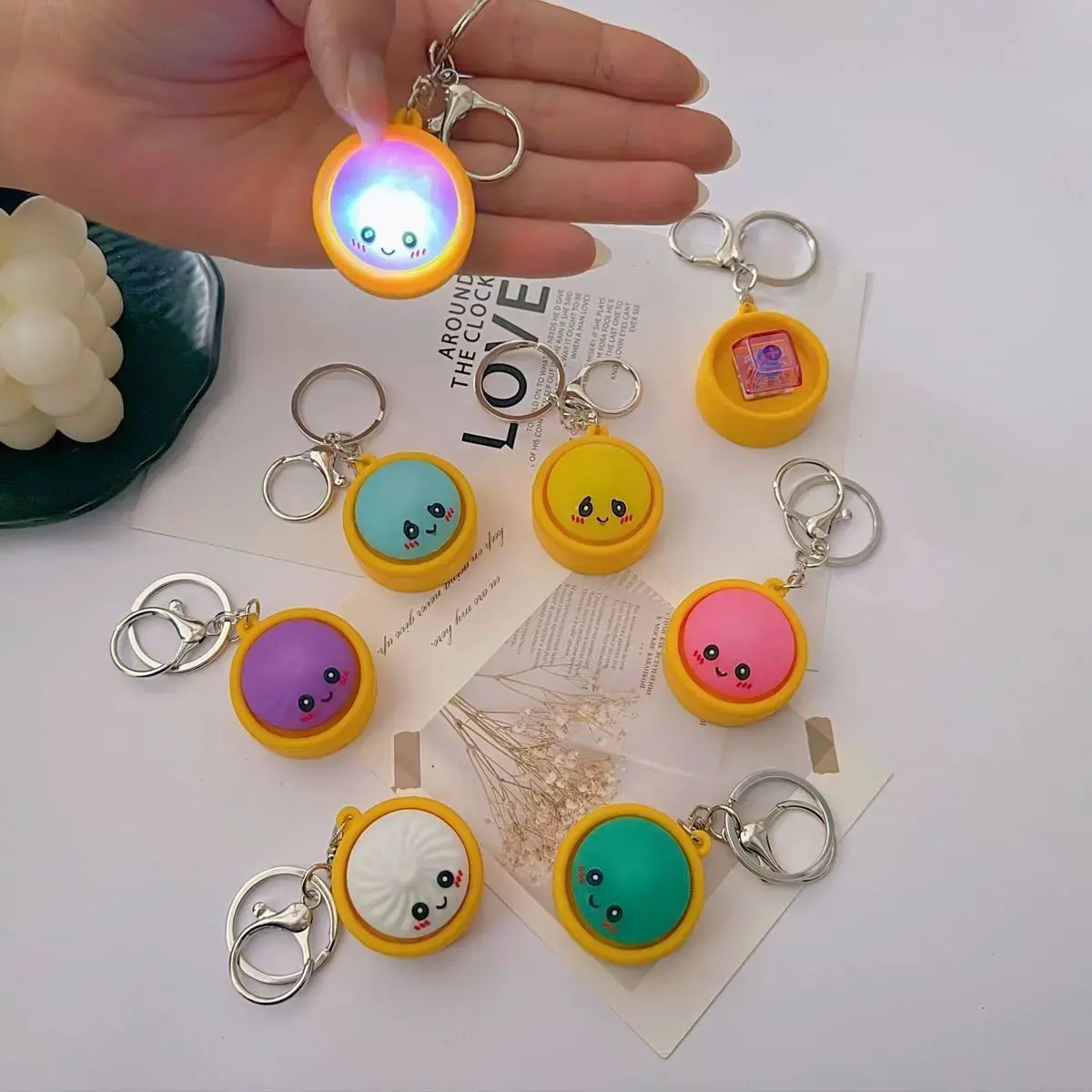 Kawaii Cartoon Keychain, Steamer Bun LED Glow Fidget Toy, Pressable Dim Sum Bag Charm Gift for Kids, Cute, Mini, Plastic, Portable, Sensory Stress Relief