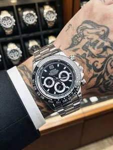 Sporty Quartz Watch, Analog Quartz Movement, Three-Hand Timer + Day Display, Stainless Steel Strap, Ideal for Sports & Daily Wear, Classic Men's Wristwatch