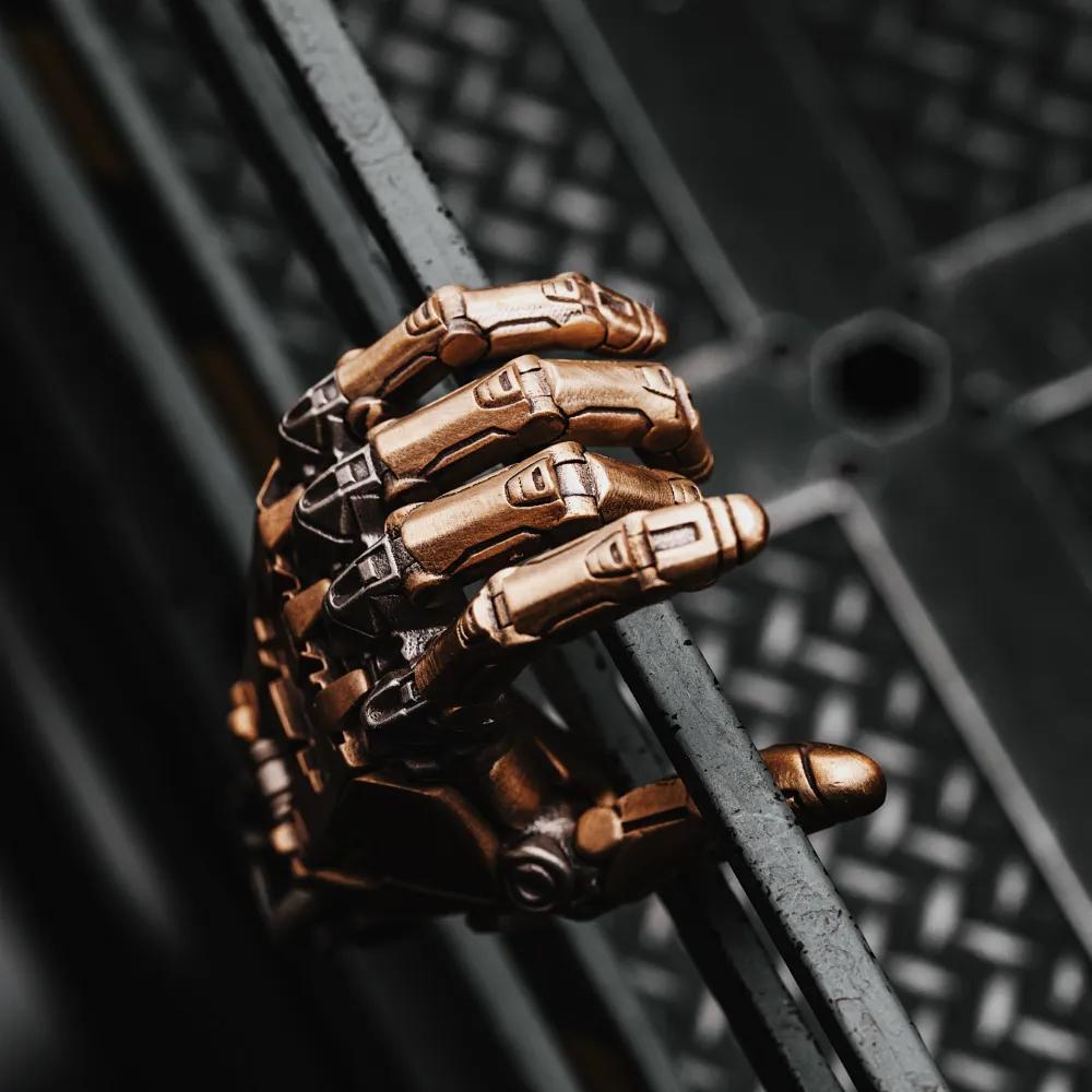 Coppertist.wu Mechanical Left Hand Pendant