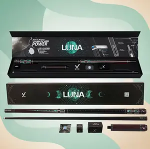 EVO LUNA Maxbing Edition – Malachite Eclipse | Premium Glassfiber Cue, Hybrid Pro Taper, TIME 3 Tip (12.5mm), Carbon + Glassfiber Butt, 3/8-10 Ultra-Stiff Joint, 19–19.5oz, Complete Player Kit with 6" Extension, Glove, Chalk