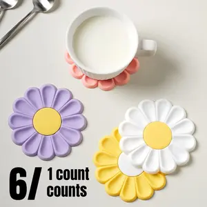 1 pc Daisy Coaster Silicone Material Cute Flower Shape High Temperature Resistant Bi-color Coffee Coaster Marker Coaster Mini Coaster Kitchen Coasters Suitable for holiday gifts Office Colleague gifts
