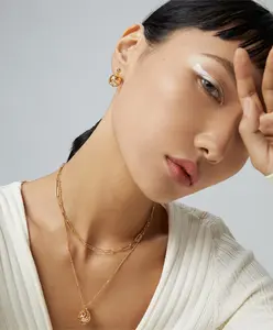 Elegant Lantern Pendant Necklace