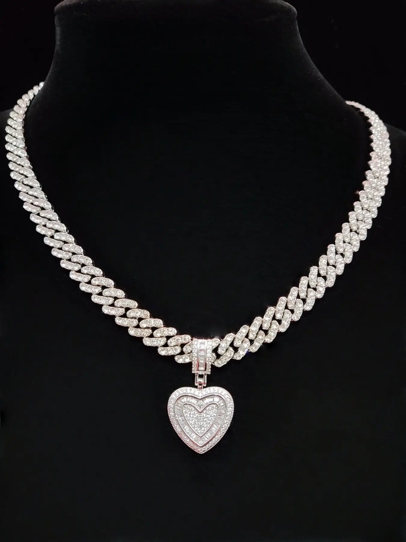 1Piece Women Hiphop Love Heart Shape Pendant Necklace Fashion Vintage Hip Hop Necklace Is Perfect For Party Or Everyday Lovers' Gifts