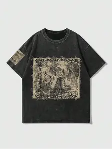 Men's Gothic retro style streetwear snowflake graphic print short-sleeved fitted crew neck T-shirt, suitable for spring and summer wear.
