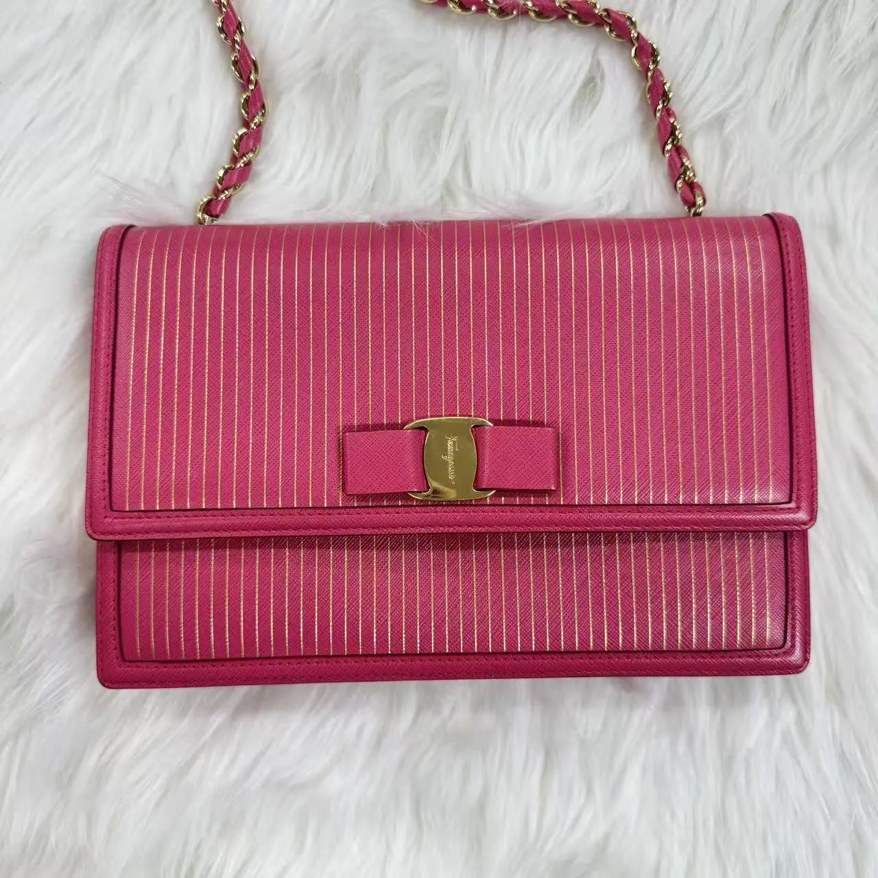 Pre-owned SALVATORE FERRAGAMO Leather Shoulder Bags Pink Vara Bow crossbody bag B22382