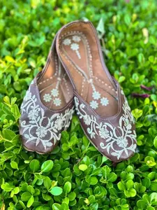 Floral Zari Jutti Dual Color Combo Footwear Flat