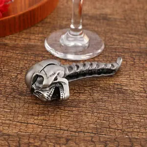 Unique Skull Bottle Opener, Halloween Theme Handheld Beer Opener, Gothic Design Stainless Steel, No Power Needed, Perfect for Party Decorations, Utensils