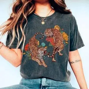 Tiger Shirt Comfort Colors® Yin Yang Floral Tiger Graphic Tee Botanical Shirt Year of the Tiger Boho Hippie Animal Indie Flowers Cottagecore Fit Top