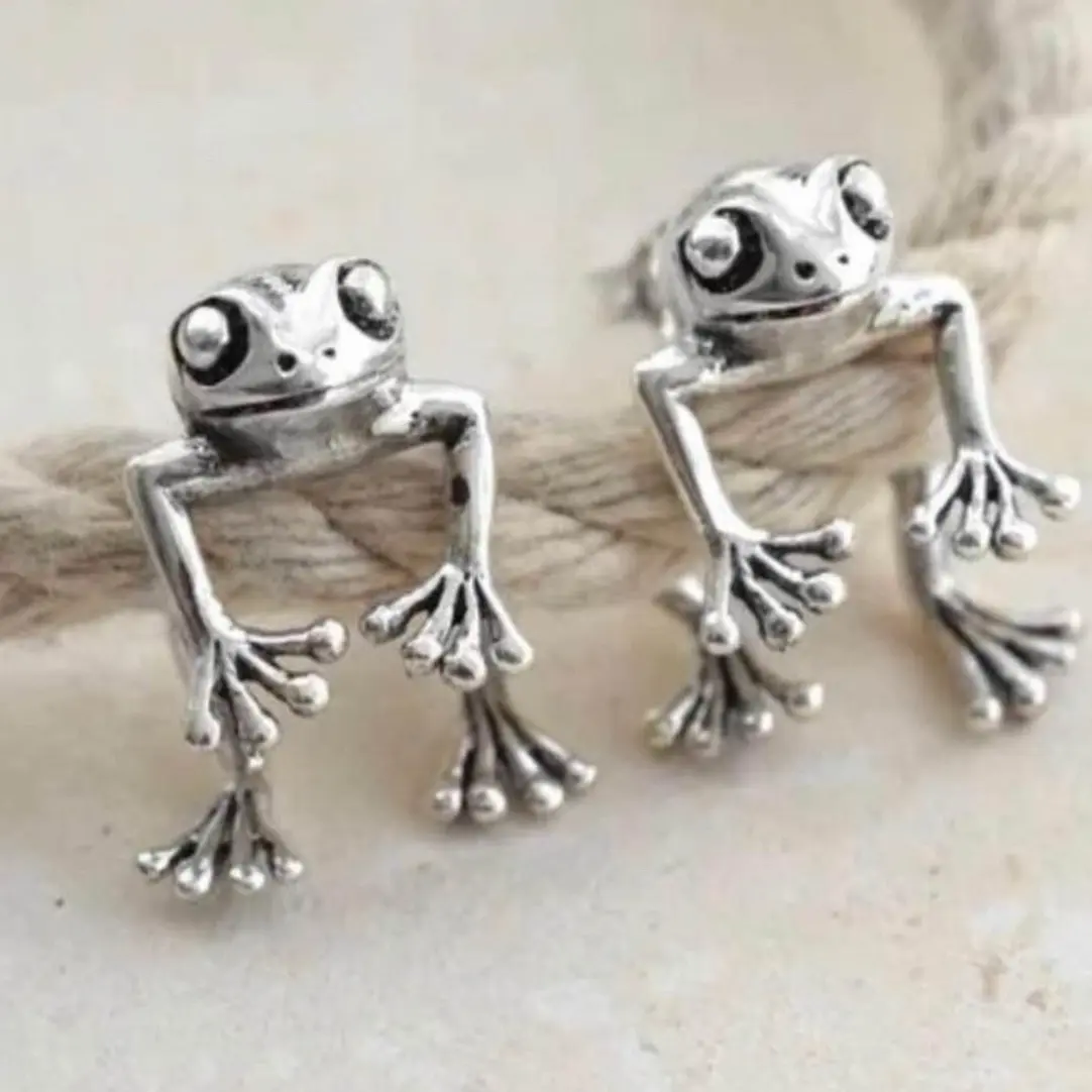New Absolutely Adorable Beautiful Miniature Little Dudes Frog Stud Earrings