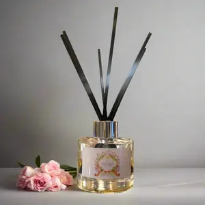Darling Reed Diffuser - BEST SELLER 100ml fragrance NOTES: White Egyptian Musk, Lemon, Sandalwood, Vanilla, & Amber. Long Lasting 6-8 Months Longevity with 6 fiber reeds.