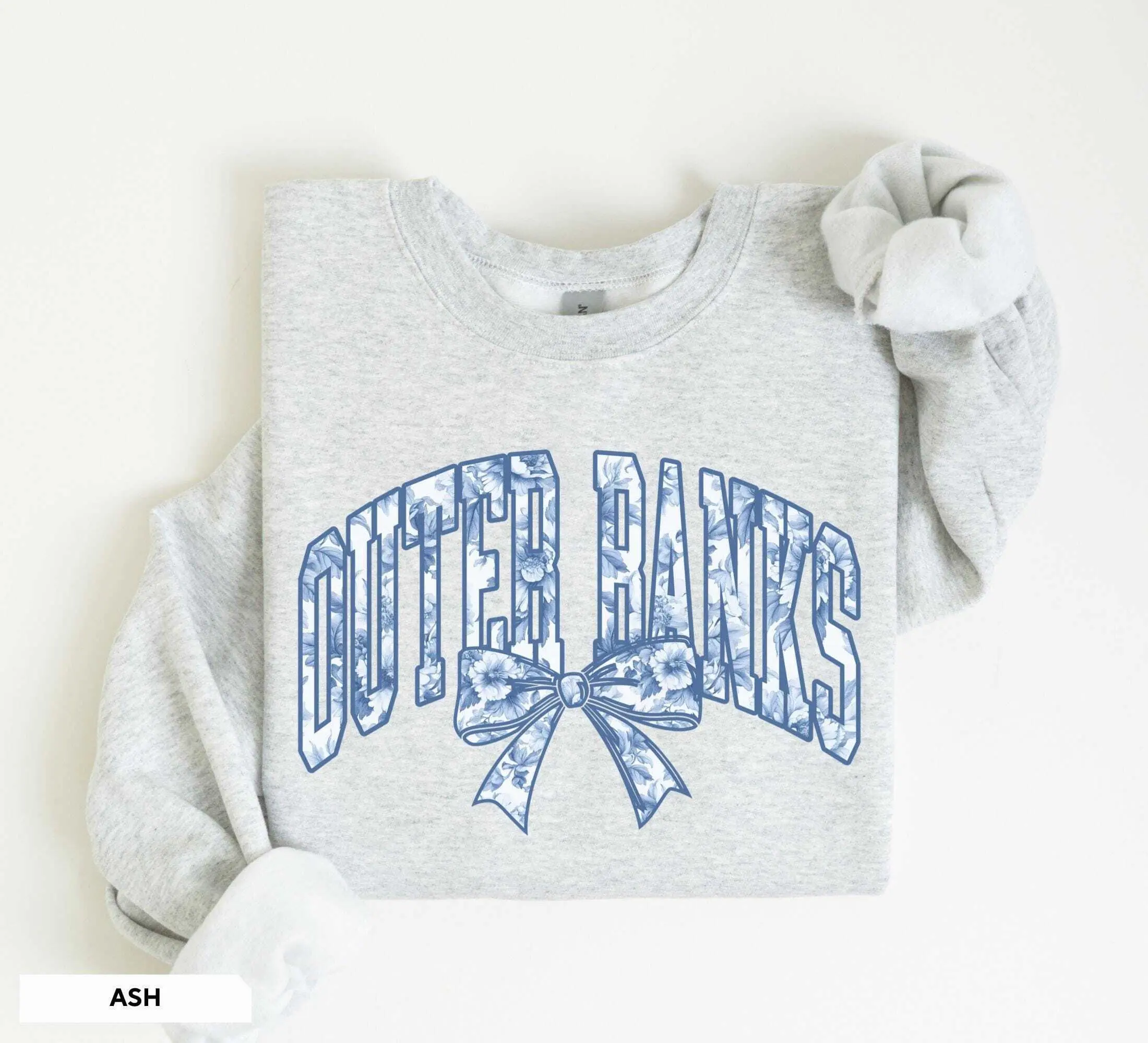 Outer Banks Sweatshirt Blue Toile Women's Outer Banks Pogue Crewneck Coquette Bow Sweatshirt North Carolina Shirt Vacation Souvenir OBX Gift Unisex Womenswear Hoodie Oversized