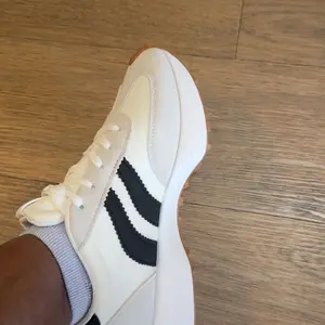 Ubetif Women's Fashion low-top sneakers - lace-up Breathable Comfortable Sport Shoes  shoes with PU cushioned soles, suitable for everyday wear, workouts, and office attire, featuring a comfortable year-round design with stylish striped patterns