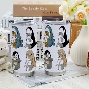 1pc 20oz insulated cup, the cup body is decorated with four cats wearing one-piece costumes of sharks, killer whales, penguins and dinosaurs. It has heat insulation and rust prevention functions, and is very suitable for camping/meal use.