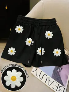 Women's Classic Floral Embroidered Shorts, Casual Fashionable Shorts, Casual Summer Wear, Fitted Short Pants, Comfortable and Stylish, Perfect for Daily Use