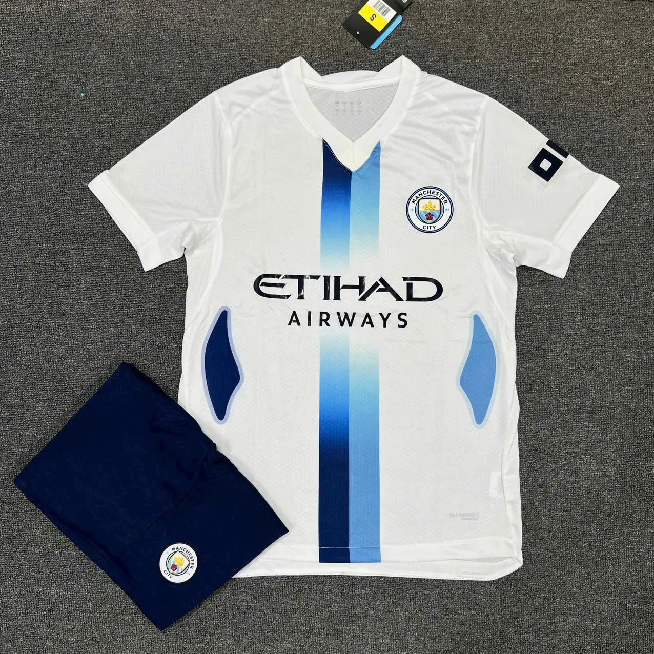 Manchester City F.C. 2026/27 Fan Version Away Soccer Jersey Shorts Set Comfortable Training and Game Day Wear