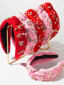 This exquisite and beautiful heart-shaped faux pearl headband for women is a perfect Valentine's Day gift. It is suitable for elegant occasions, everyday wear, and is also an ideal choice for Valentine's Day.