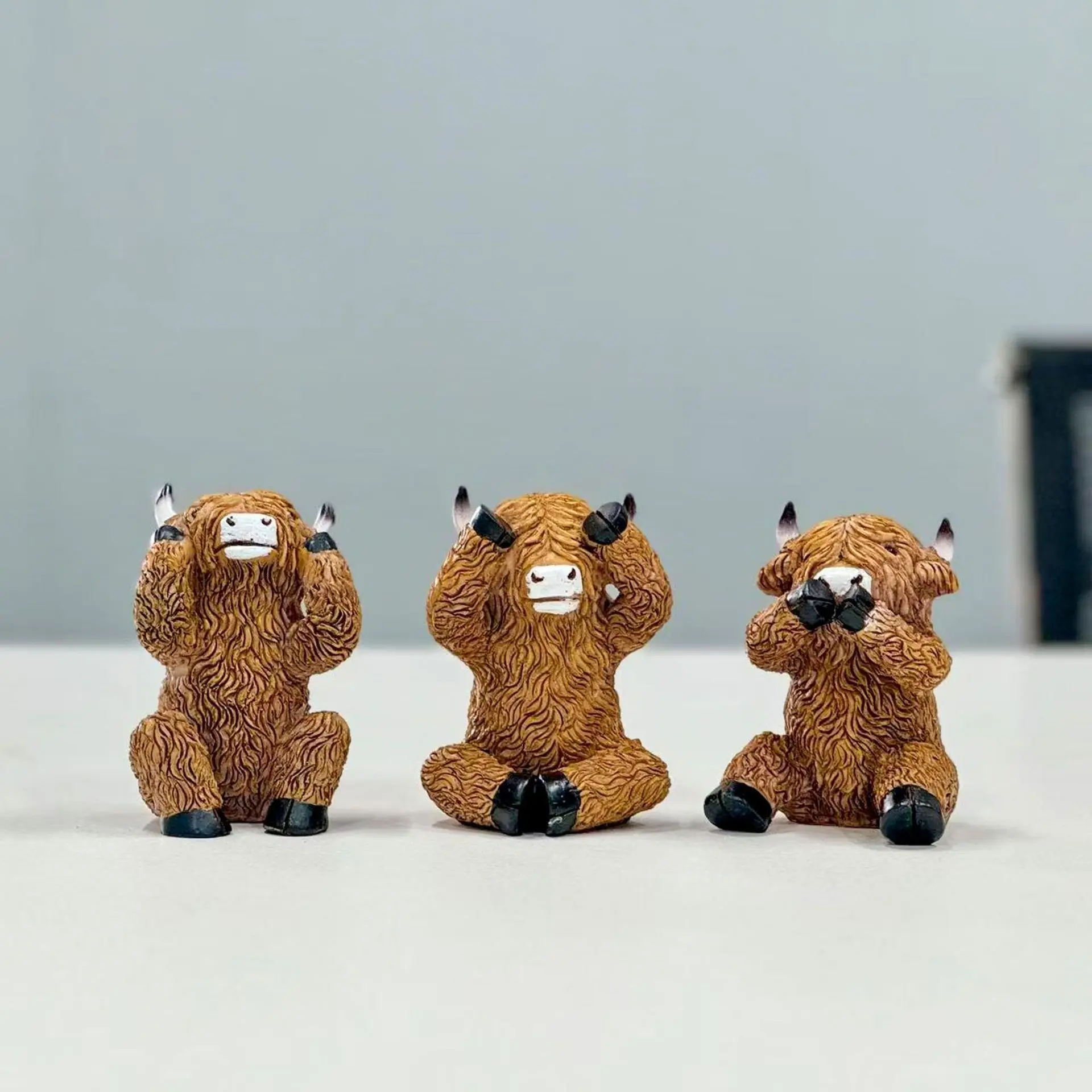 Cute Highland Cow Statues Set of 3, Cute Cow Design Resin Decorative Figurines, Decorative Sculptures for Home Decor, Home Decor Piece, Home Ornament, Office, Living Room, Balcony, Garden, Perfect Gift