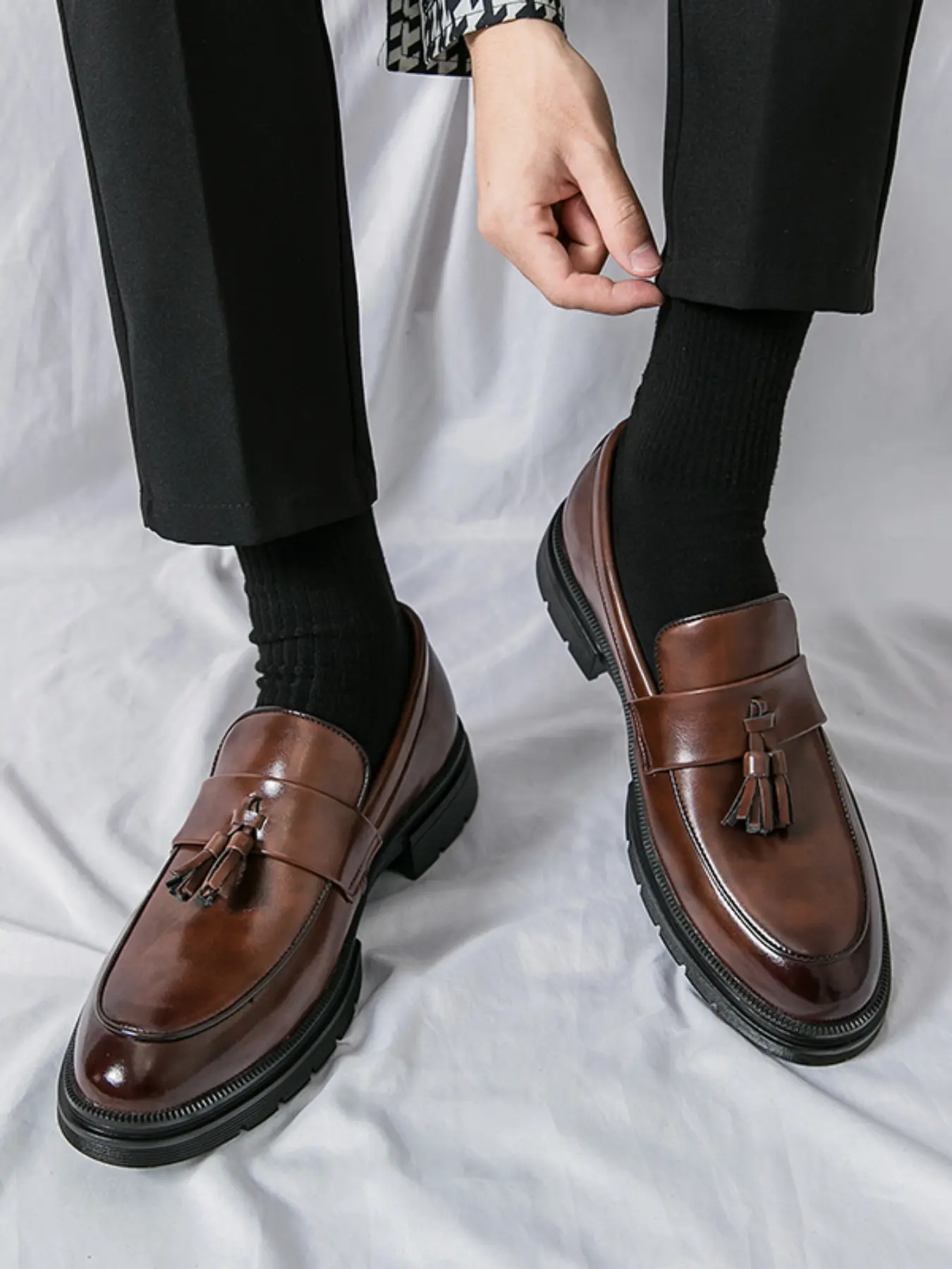 Men's Low Heel Business Casual Fashion Tassel Loafers, Stylish Formal Shoes, Formal Tuxedo Footwear, Comfortable Lace-Up Design, Perfect for Office Wear, Rubber