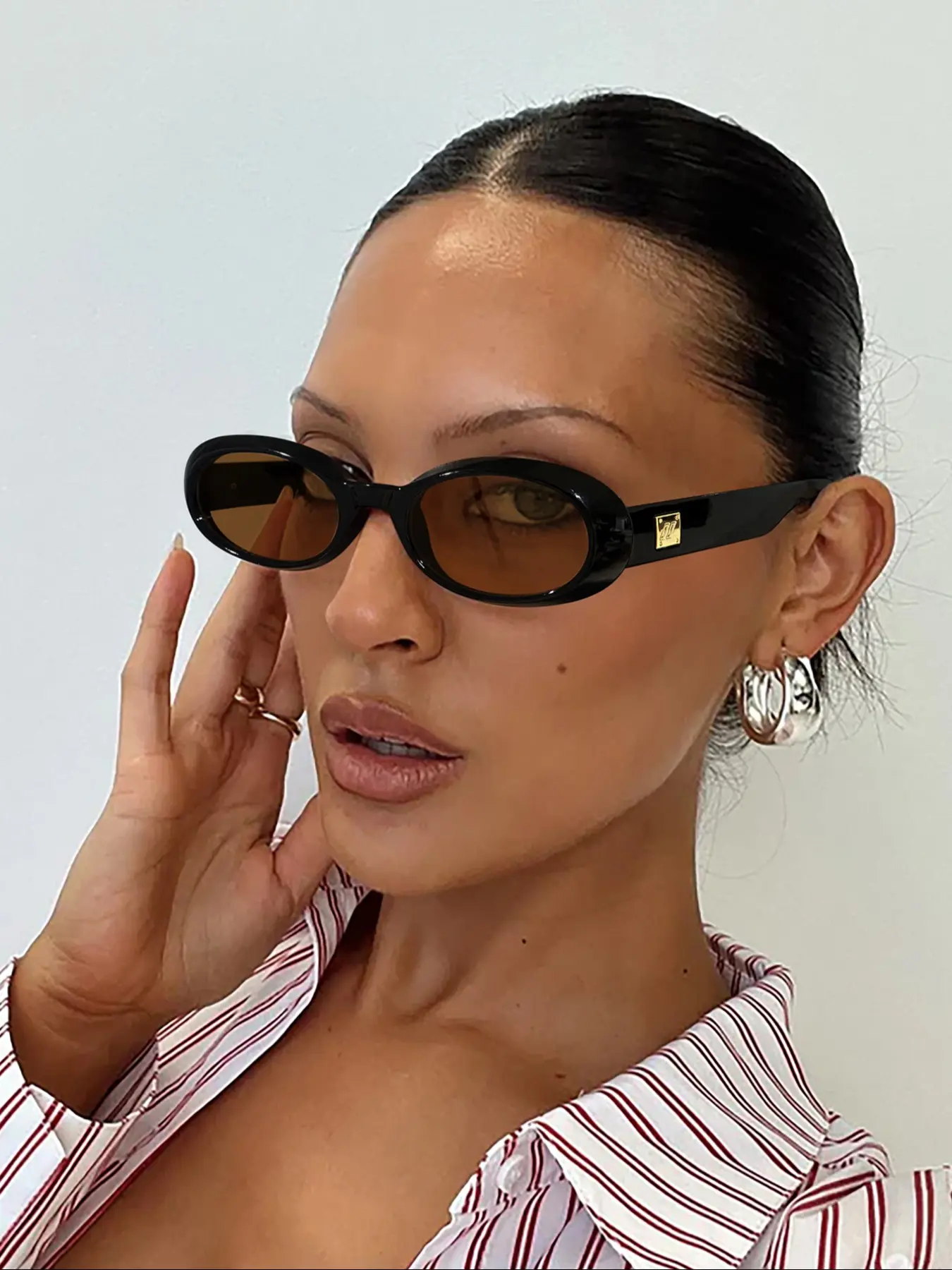 Stylish Oval Frame Sunglasses for Women, Classic Oval Sunglasses, Trendy Casual Sunglasses, Colored Lenses, Perfect for Parties and Outdoor Activities, Lightweight and Comfortable Wear, Fashionable Sunglasses