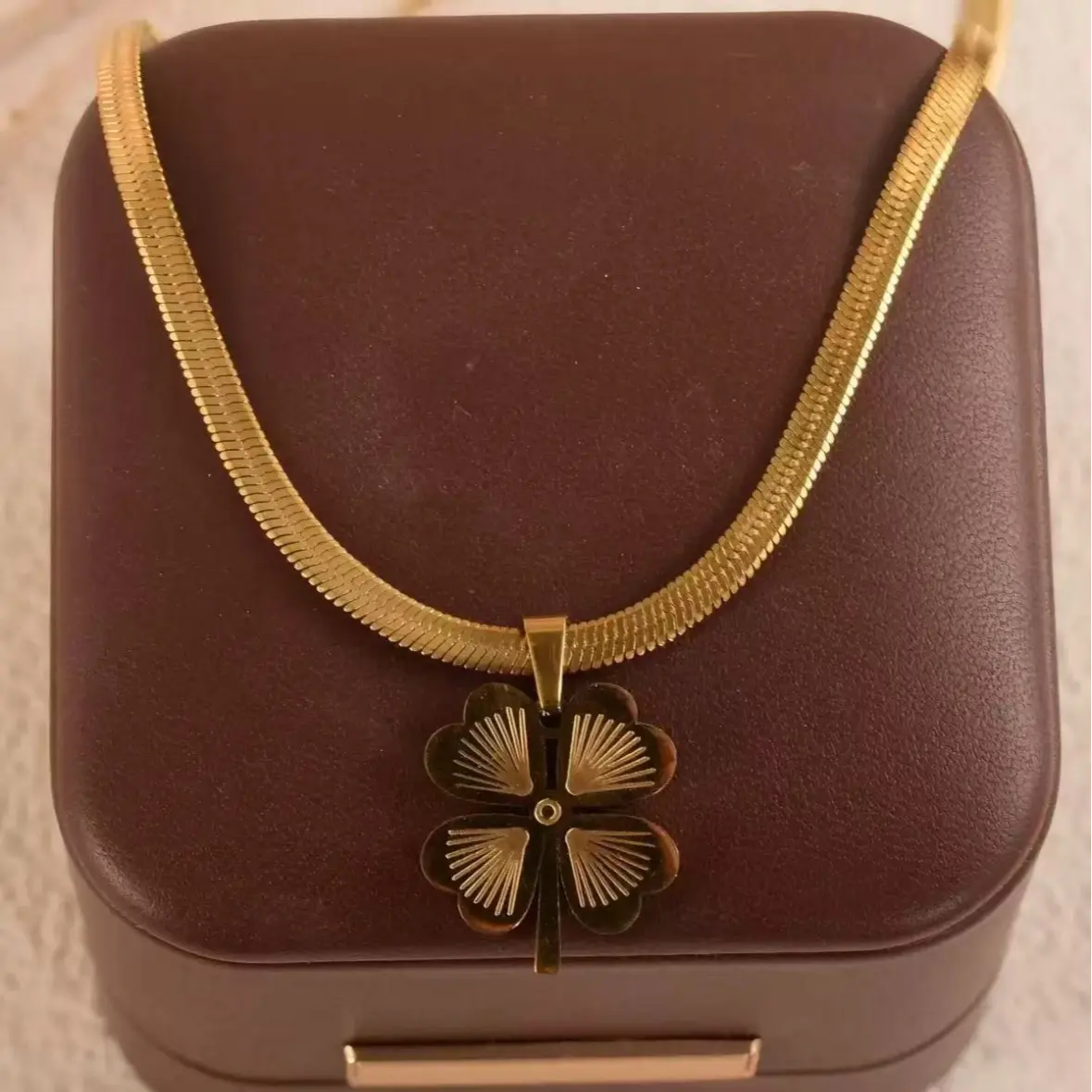 Collar de Acero Inoxidable Clasico y Versatil
