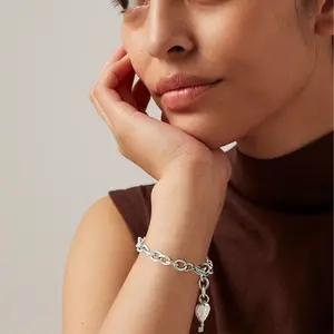 Heart Initial Bracelets for Women Gifts Engraved 26 Letters Initial Charms Bracelet Birthday Christmas Gift for Women Teen Girls Anti Oxidation Hypoallergenic Daily Wear